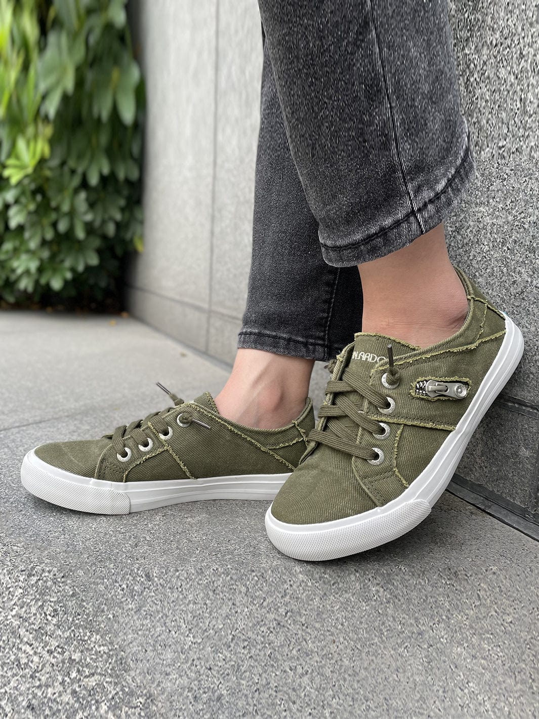 Women Casual Low-Top Sneakers#color_olive