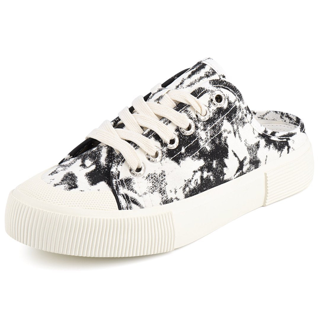 Black and white patterned sneaker on a white background#color_black-tie-dye