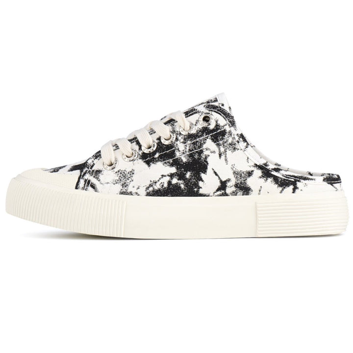 Black and white patterned sneaker on a white background#color_black-tie-dye