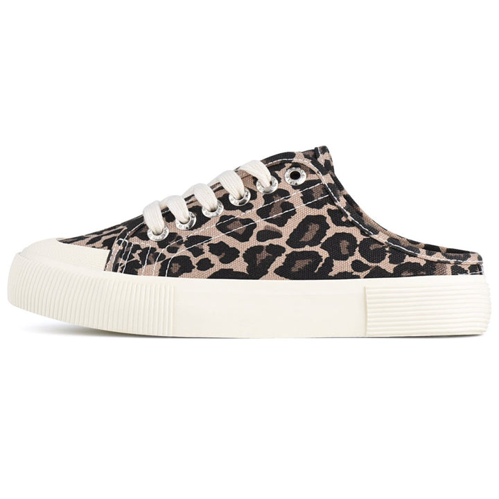 Leopard print sneaker on a white background#color_leopard