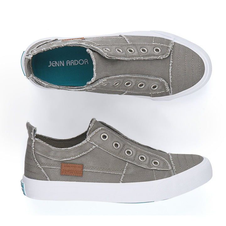 Gray casual shoe with white sole on a white background#color_grey1