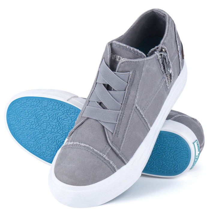 Gray high-top sneakers with blue soles on a white background#color_light-grey1