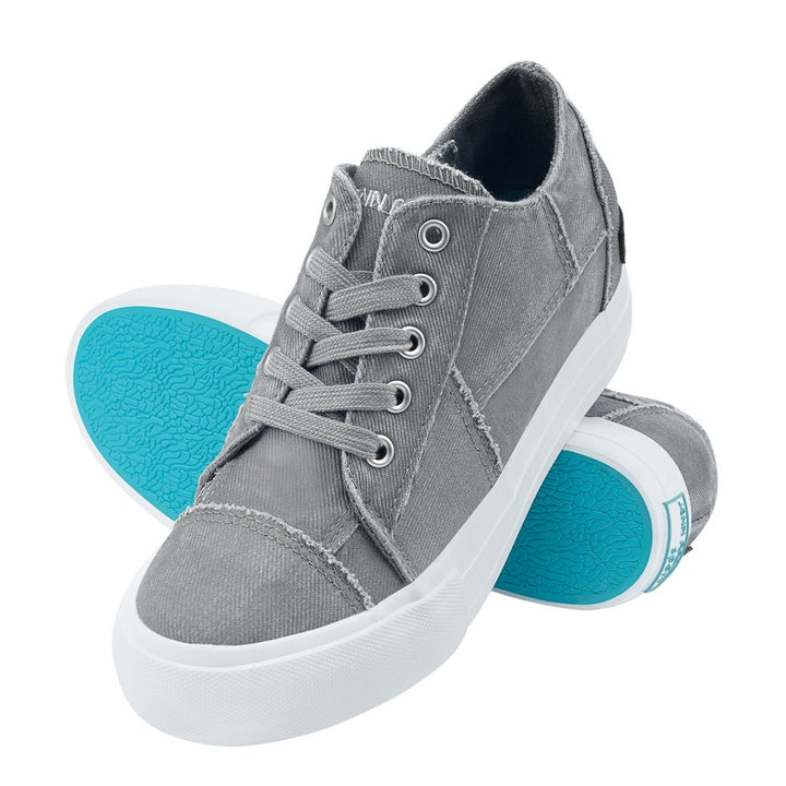 Gray sneakers with turquoise soles on a white background#color_light-grey1