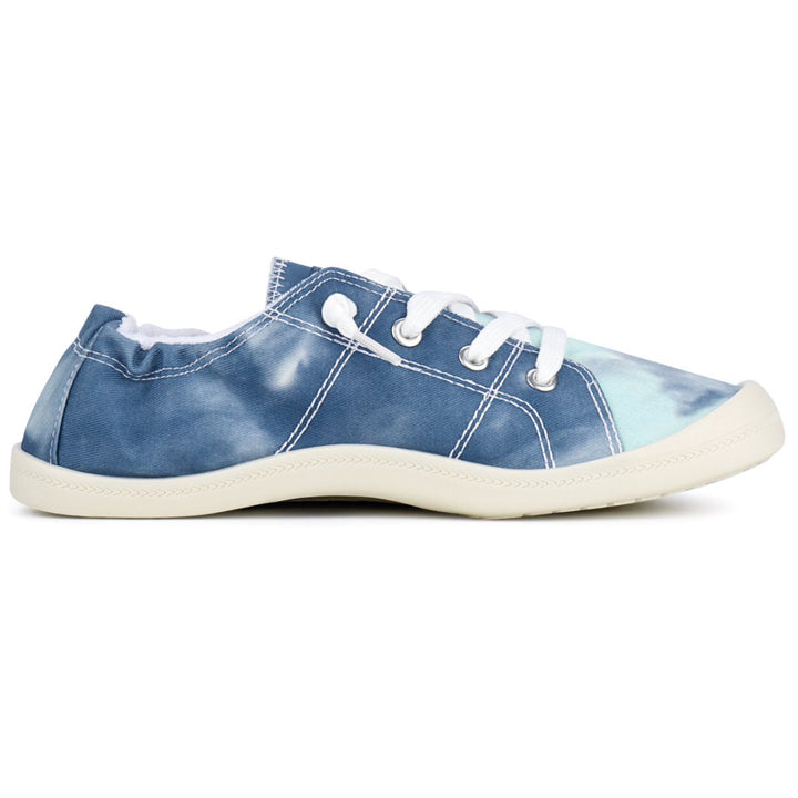 Blue casual shoe with white laces on a white background#color_blue-tie-dye