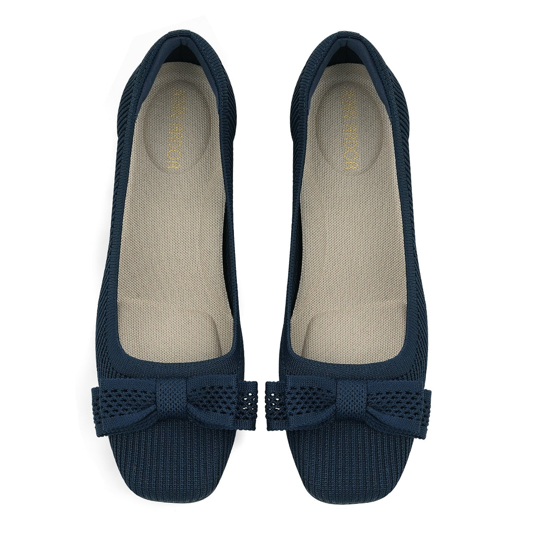 Pair of navy blue flats with bow details on a white background#color_navy