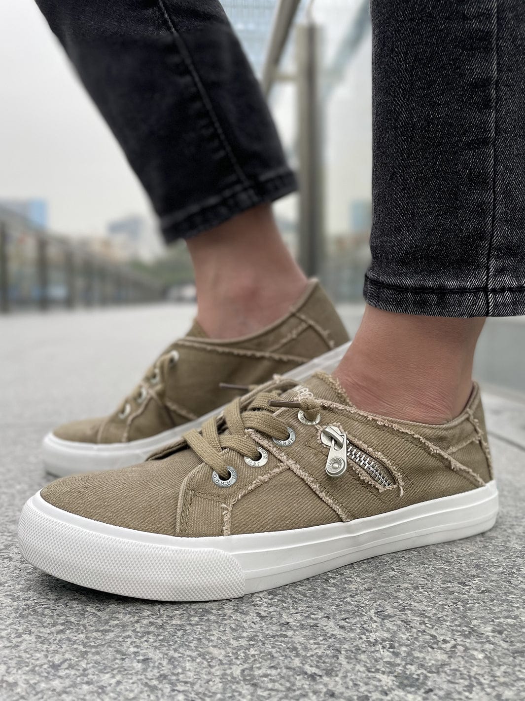 Women Casual Low-Top Sneakers#color_taupe